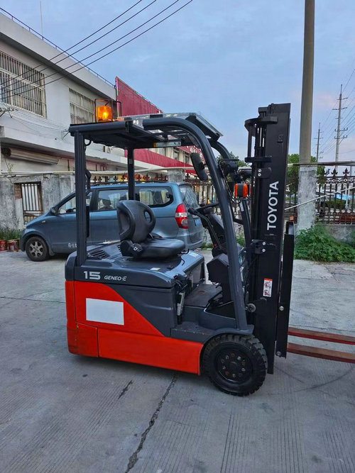 二手丰田电动1.5吨叉车